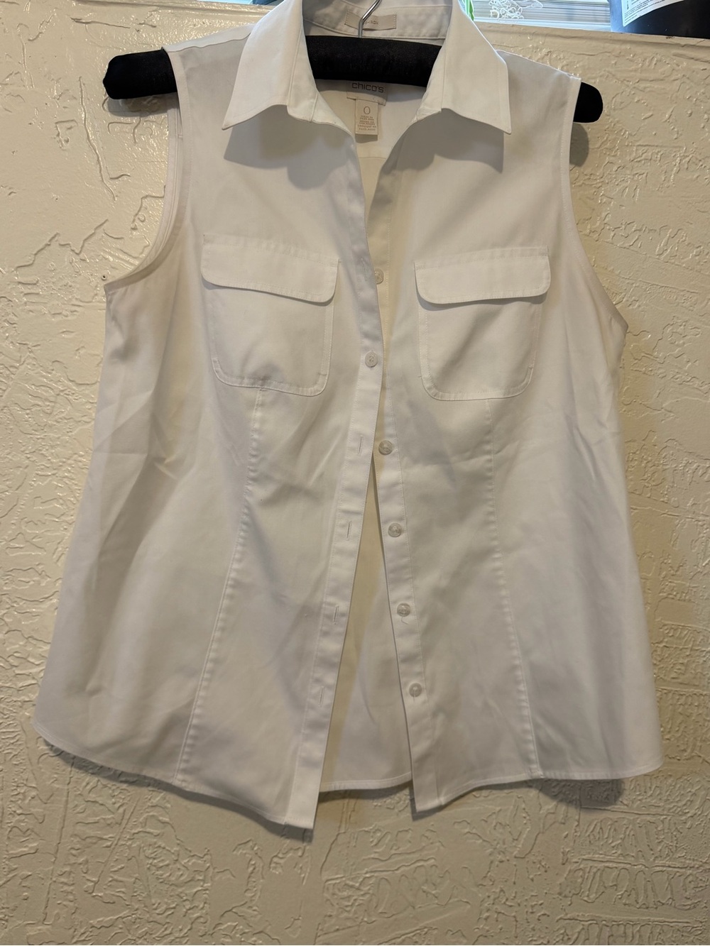 Chico's White Sleeveless Button-Front Collared Shirt